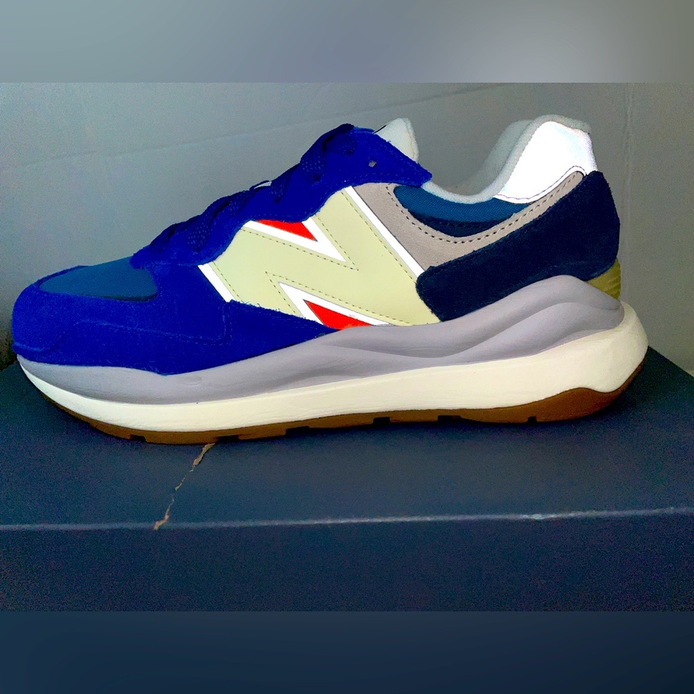 New Balance 57/40 running training shoes - Men Size 8 - NIB NEW IN BOX